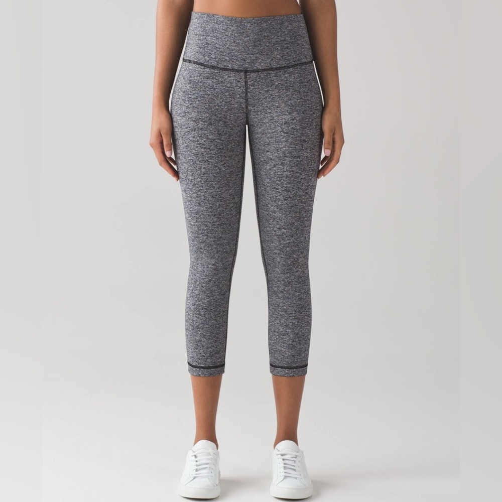 Lululemon Wunder Under Crop (Hi-Rise) *21" in Heathered Black Size 4